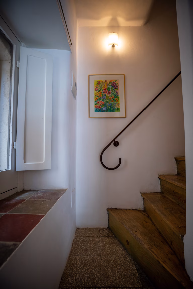 e8ac8011-d8f4-466c-ba58-2ce6d72cfb19